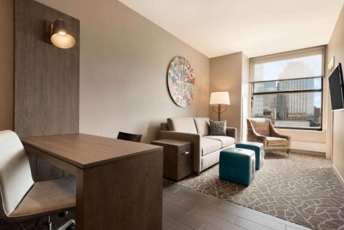 Embassy Suites By Hilton Minneapolis Downtown Hotel Image
