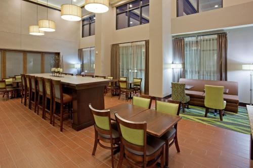 a lobby with a bar and tables and chairs at Hampton Inn & Suites Minneapolis West/ Minnetonka in Minnetonka
