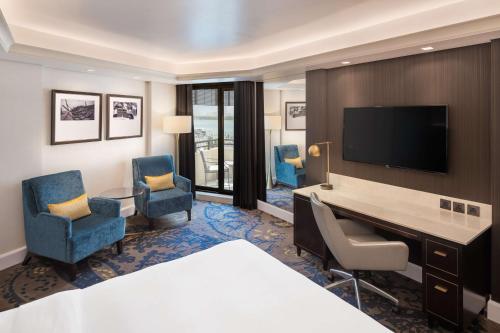 Radisson Blu Hotel, Dubai Deira Creek Image