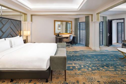 Radisson Blu Hotel, Dubai Deira Creek Image