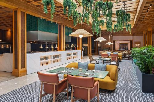 Radisson Blu Hotel, Dubai Deira Creek Image
