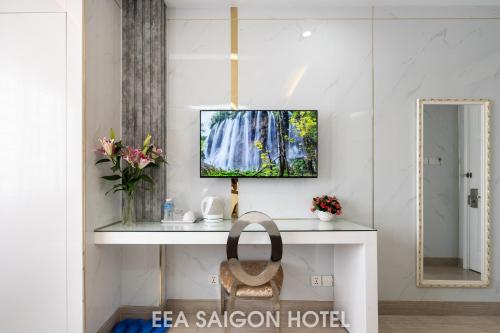 TV a/nebo společenská místnost v ubytování EEA Central Saigon Hotel