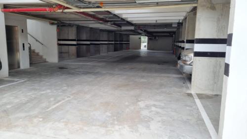 an empty parking lot in a parking garage at Lindo apartamento en Santa Marta, Rodadero, Gaira 503 in Santa Marta