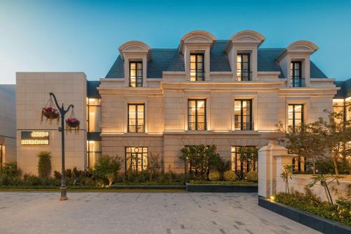 a building in front of a building at Mansard Riyadh, a Radisson Collection Hotel in Riyadh