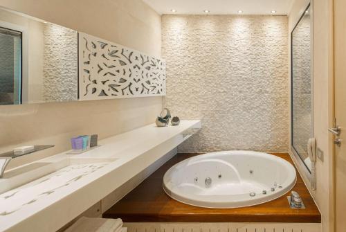 Ένα μπάνιο στο Wyndham Ankara