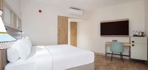 Ένα ή περισσότερα κρεβάτια σε δωμάτιο στο DoubleTree by Hilton Bodrum Isil Club Ultra All-Inclusive Resort