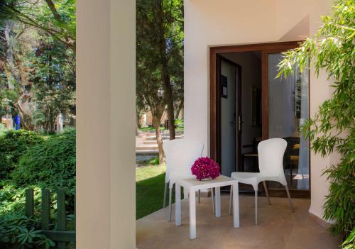 Κήπος έξω από το DoubleTree by Hilton Bodrum Isil Club Ultra All-Inclusive Resort