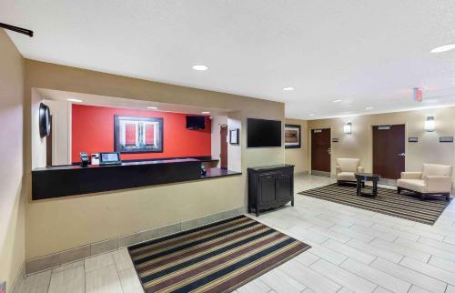 a lobby of a hospital with a waiting room at Extended Stay America Select Suites - Milwaukee - Wauwatosa in Wauwatosa