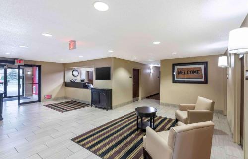 a lobby with a waiting area with chairs and a table at Extended Stay America Select Suites - Milwaukee - Wauwatosa in Wauwatosa