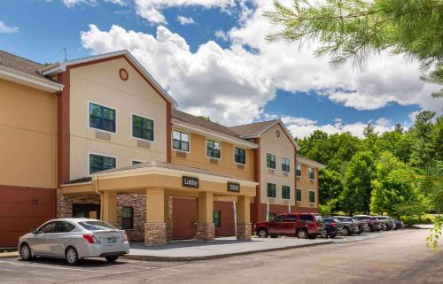 a hotel with cars parked in a parking lot at Extended Stay America Suites - Nashua - Manchester in Nashua