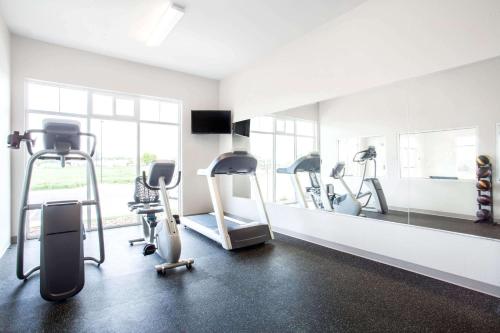 Fitness centrum a/nebo fitness zařízení v ubytování Microtel Inn & Suites by Wyndham Vernal/Naples