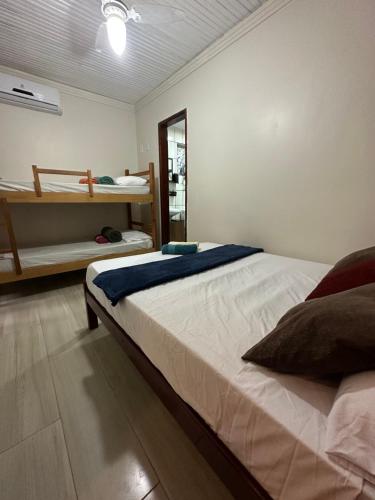 Postel nebo postele na pokoji v ubytování Mahalo Hostel