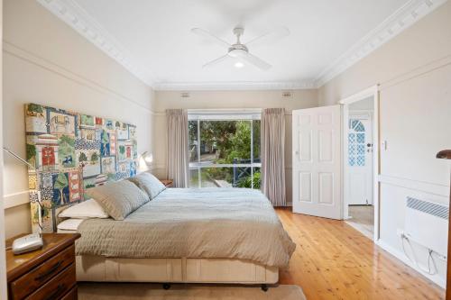 Katil atau katil-katil dalam bilik di Overloaded with Beachside Charm
