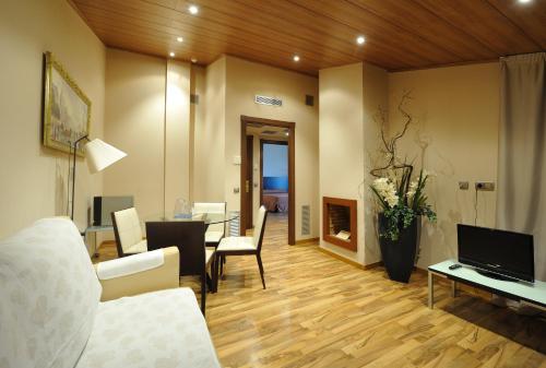 Телевизор и/или развлекательный центр в Ramón Park-Hotel