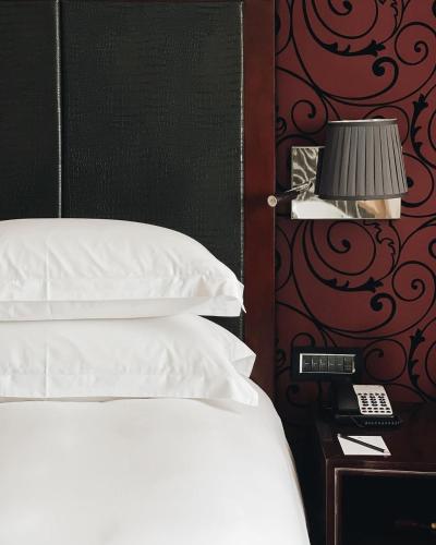 Una cama o camas en una habitación de Sofitel Legend Metropole Hanoi