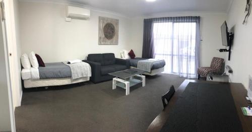 Χώρος καθιστικού στο Matariki Motor Lodge