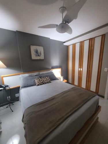 Postel nebo postele na pokoji v ubytování Apart Guarapari Residence - Areia Preta