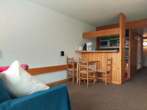 Studio lumineux au centre avec balcon, proche des pistes, Wifi gratuit