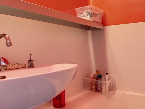 Studio lumineux au centre avec balcon, proche des pistes, Wifi gratuit