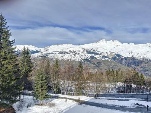 Studio lumineux au centre avec balcon, proche des pistes, Wifi gratuit