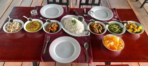 Comida en o cerca de este hotel