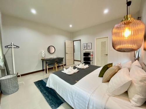 a large bedroom with a large bed and a desk at Baan Patcharintorn Samui in Chaweng