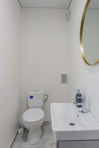 Ένα μπάνιο στο Seaside apartments 2