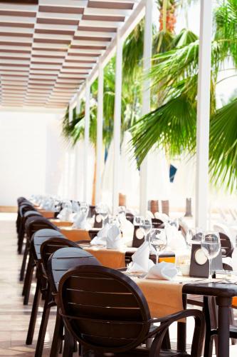 a row of tables and chairs in a restaurant at Oz Hotels Sui in Alanya