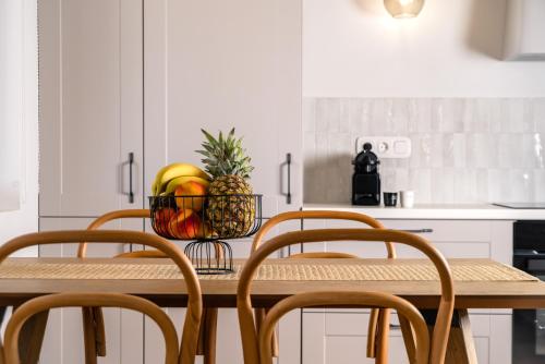a kitchen with a table with a basket of fruit at Casa Oliva in Tsoukaladhes