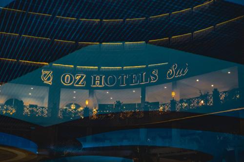 a building with a sign that reads hotels sul at Oz Hotels Sui in Alanya