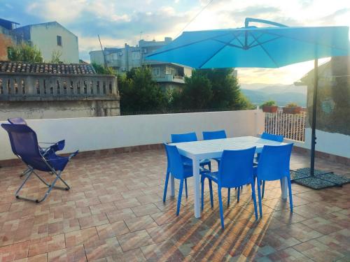 a table and chairs and an umbrella on a patio at Casa Vacanze "Il Giardino" in Furnari