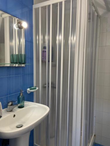 a bathroom with a shower and a sink at Pinelopi Holiday House in Melínta