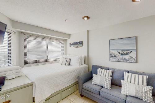 a bedroom with a bed and a couch at Renaissance 908 in Myrtle Beach