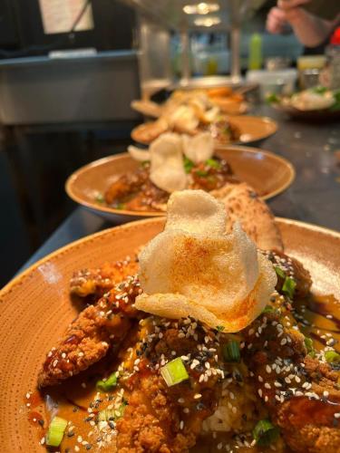 ThorntonにあるJJs Lodge Oaktreeのカウンター一皿