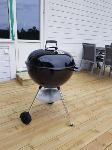 a grill sitting on a stand in a room at Wild Lodge in Nol
