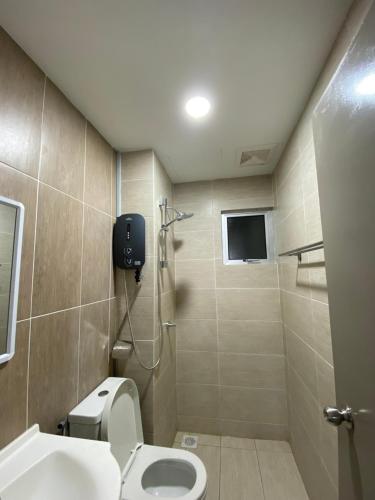 a bathroom with a shower and a toilet and a sink at Irizz Inn @Homestay Platinum Splendor in Kuala Lumpur