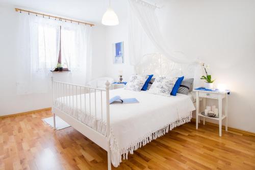 Ένα ή περισσότερα κρεβάτια σε δωμάτιο στο Apartment Katarina