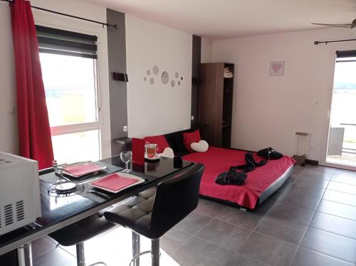 Postel nebo postele na pokoji v ubytování Paradis Secret Spa