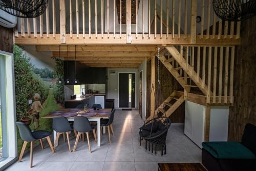 an open kitchen and dining room with a wooden house at Łąckie Zacisze in Łącko
