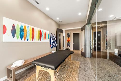 a room with a bench and a shower at Hapuna Modern House at Mauna Kea in Hapuna Beach
