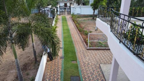 Un jardín fuera de WIMAL PALACE