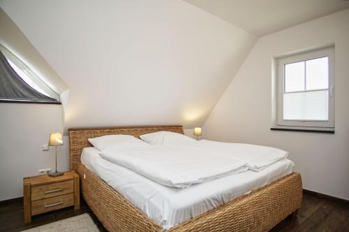 Postel nebo postele na pokoji v ubytování Haus in idyllischer Lage mit Sauna, Terrasse und Garten - Villa Morgensünn
