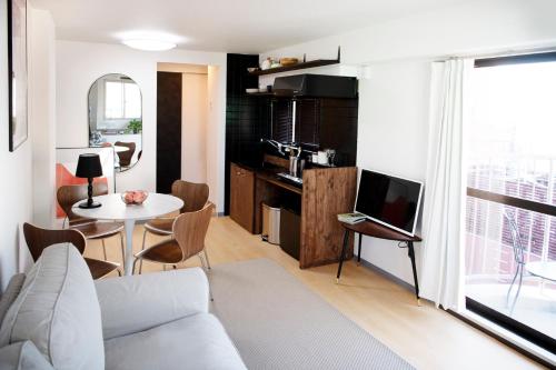 #9 3mins to station 1stop to Shinjuku Stylish apartment with plenty of sunlight