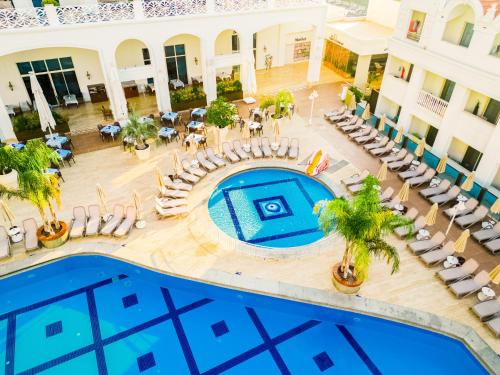 Piscina di Oz Hotels Side Premium o nelle vicinanze
