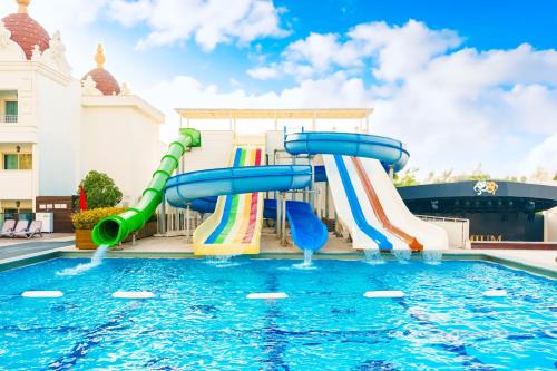 Piscina di Oz Hotels Side Premium o nelle vicinanze