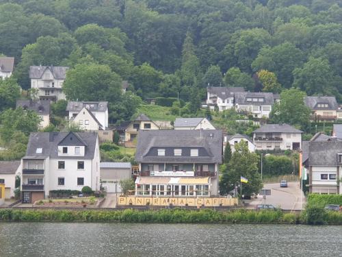a group of houses on the shore of a body of water at B&B Panoramablick in Kattenes
