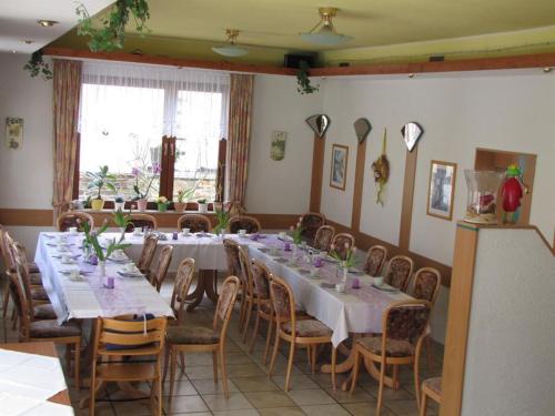 Un restaurant sau alt loc unde se poate mânca la Panoramacafé Kattenes