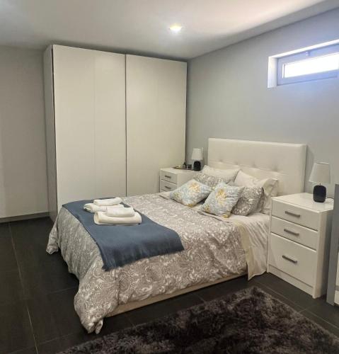 a bedroom with a bed and a dresser with towels on it at Casa da Portela in Paredes de Coura