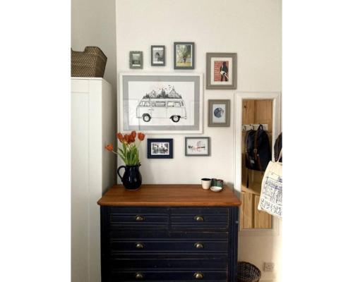 Bright, book-filled flat in artsy Stokes Croft photo 7