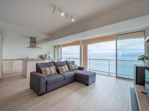 un salon avec un canapé et une vue sur l'océan dans l'établissement Apartment Le Grand Large-1 by Interhome, à Cavalaire-sur-Mer